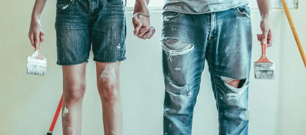 Wall Art Trends. Couple holding paintbrushes.