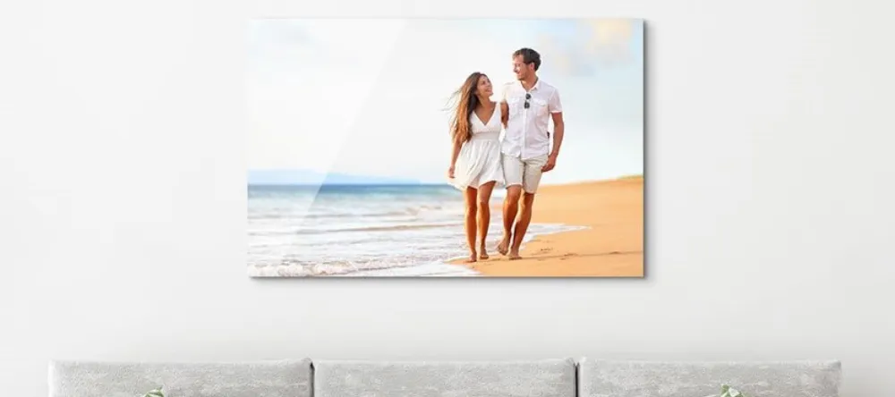 How to hang aluminium prints for maxium visual impact. Photo metal print featuring couple on a wall.