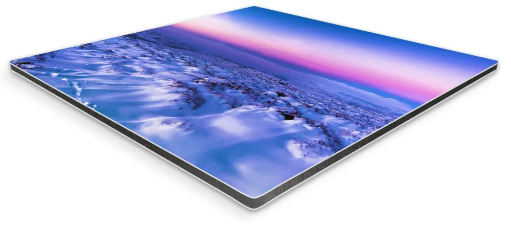 How to hang aluminium prints for maxium visual impact. Image of photo metal print edge.