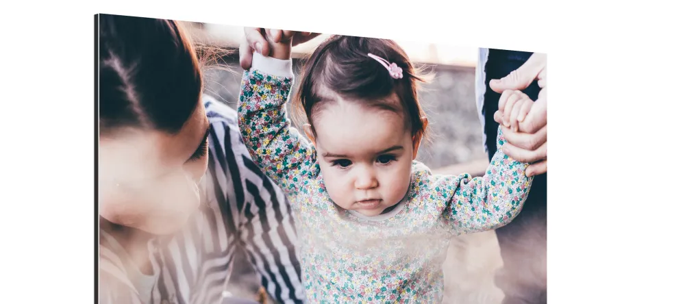 How to hang aluminium prints for maxium visual impact. Aluminium photo print of a baby.