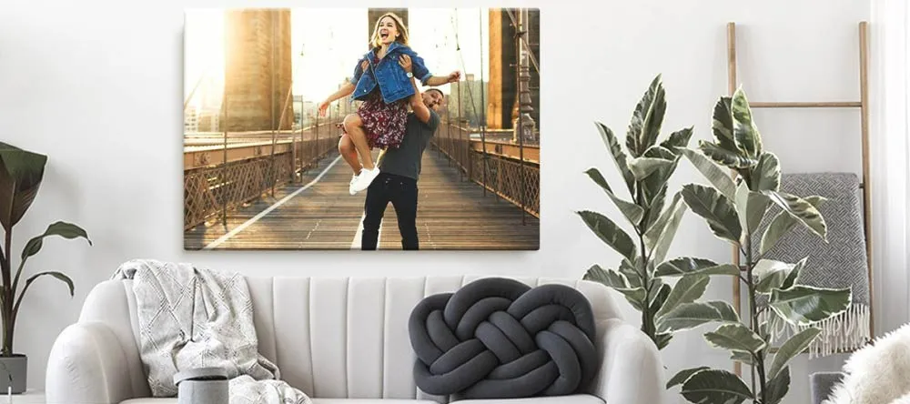 Romantic Canvas Wall Art – How to Do It Right. Amazing couple photo printed on canvas.