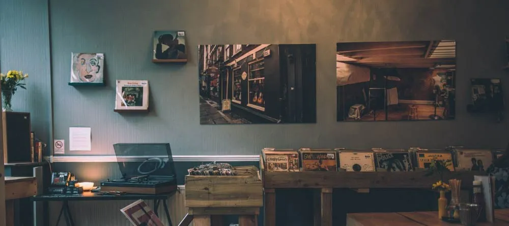 How We Get Your Canvas Prints Delivered on Time. Vintage interior design with photo canvas prints in walls.