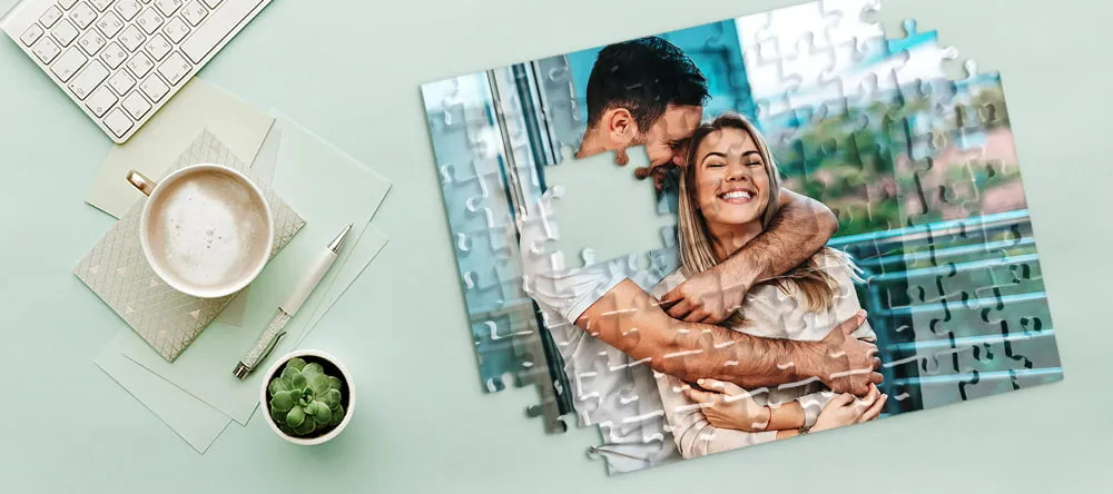 Make Your Own Jigsaw Puzzle: We Show You How. Personalised puzzle with a photo of a young couple. 