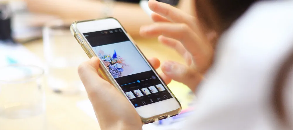 How to edit photos: a person applying a photo filter in the smartphone