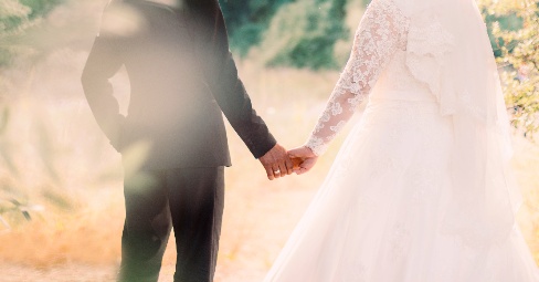 What to Write in a Wedding Card: 100+ Messages 2026 