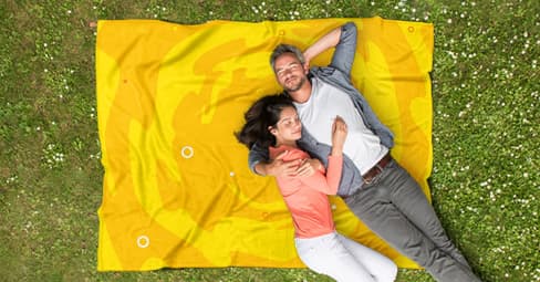 Personalised Picnic Blanket: Dining Outdoors with the Personal Touch 